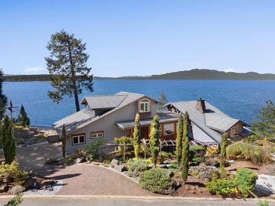 9987 Welcome Wynd, House other with 3 bedrooms, 2 bathrooms and 4 parking in Halfmoon Bay BC | Image 1