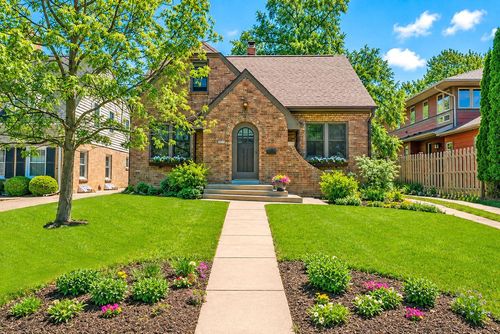 5912 N Berkeley Boulevard, Whitefish Bay, WI, 53217 | Card Image
