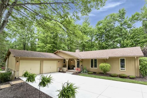 11344 Fawn Meadow Ln, Strongsville, OH, 44149-3122 | Card Image