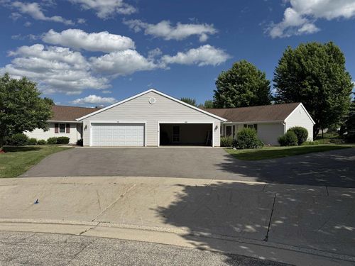 109 Elizabeth Ct, Deerfield, WI, 53531-9562 | Card Image