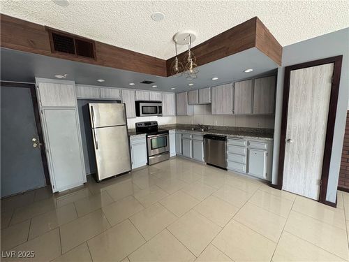 5457 Escondido St, Las Vegas, NV, 89119-2663 | Card Image