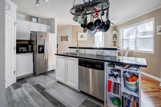 56 - 2318 17 Street Se, Home with 2 bedrooms, 2 bathrooms and 1 parking in Calgary AB | Image 11