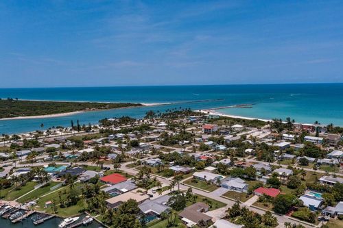 306 Fernandina St, Fort Pierce, FL, 34949-3555 | Card Image