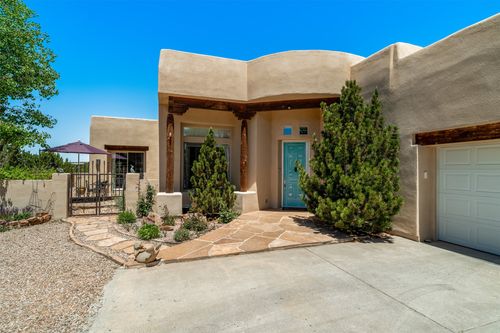79 E Chili Line Rd, Santa Fe, NM, 87508-1395 | Card Image