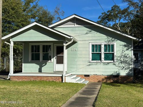 724 Beech St, McComb, MS, 39648-5018 | Card Image