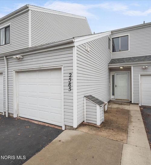 2585 W Village Dr, Toledo, OH, 43614-4751 | Card Image