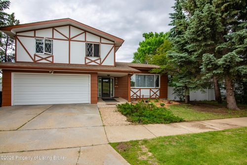 509 6th St W, Dickinson, ND, 58601-4715 | Card Image