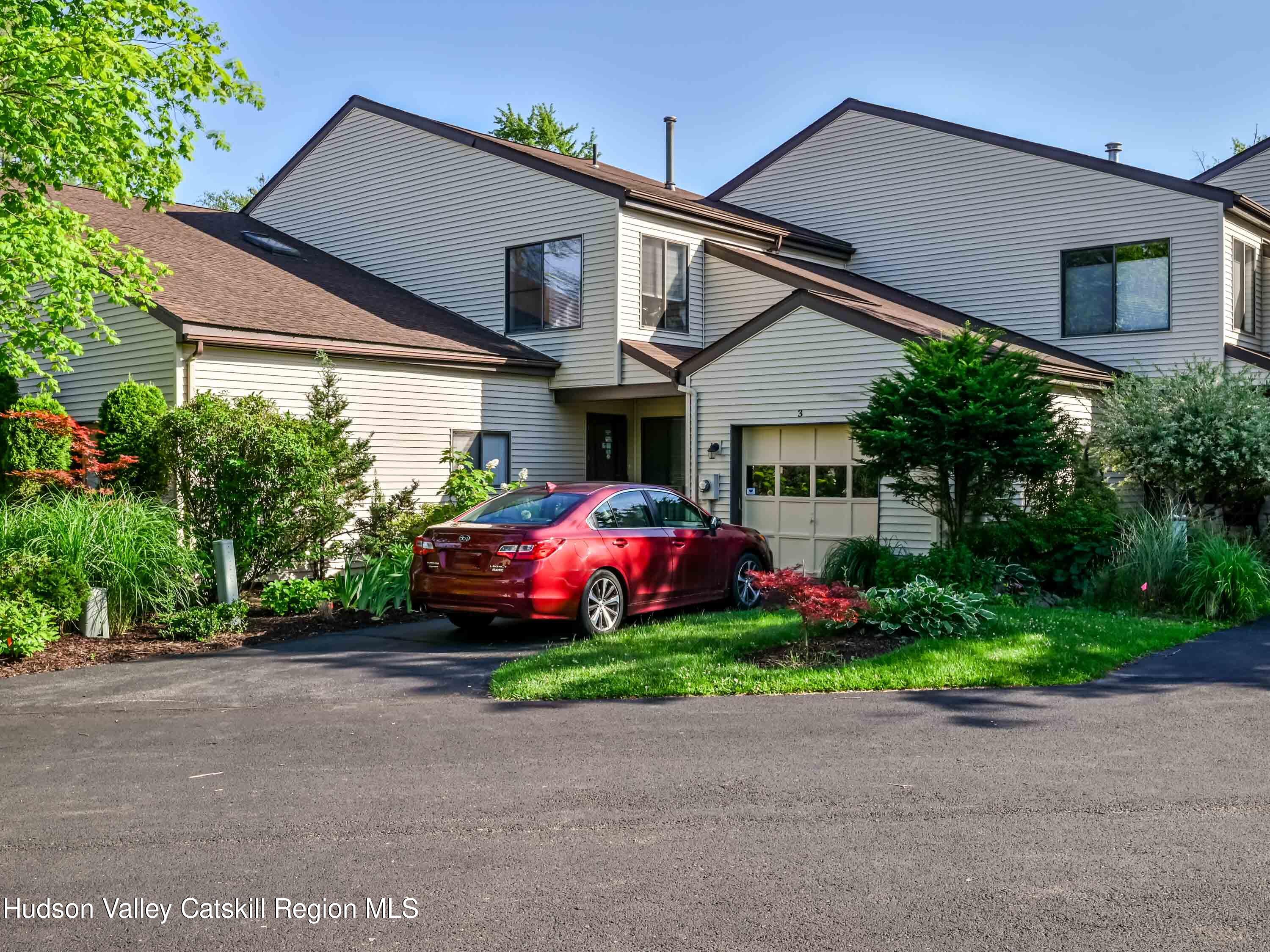 Knolls Ct, Woodstock, NY 12498