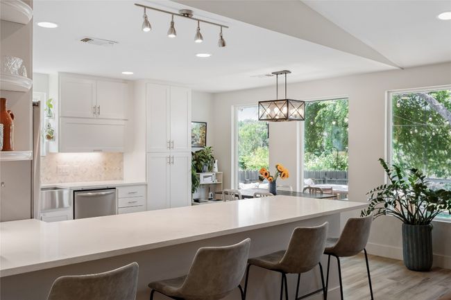 Beautiful kitchen with breakfast bar, dining nook and lovely finishes | Image 14