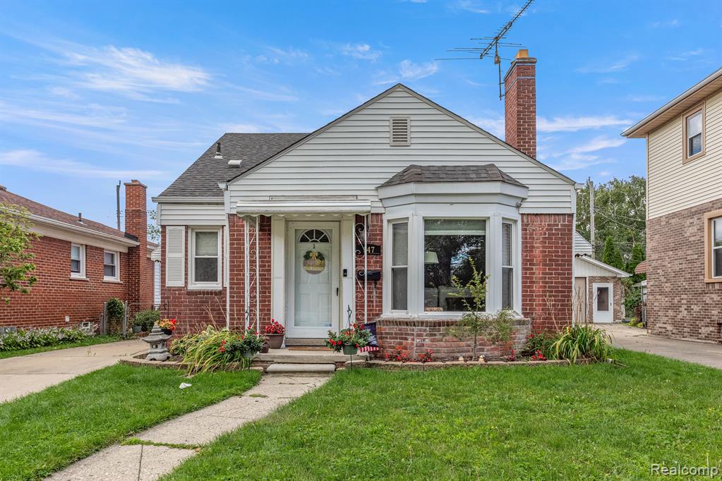 Winchester Ave, Lincoln Park, MI 48146