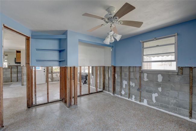 13313 2 Nd St E, House other with 2 bedrooms, 1 bathrooms and null parking in Madeira Beach FL | Image 25