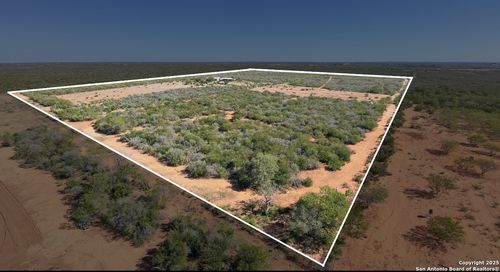 2198 County Road 653, Devine, TX, 78016-4336 | Card Image