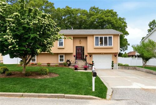 9 Daisy Ct, Cranston, RI, 02920-4708 | Card Image