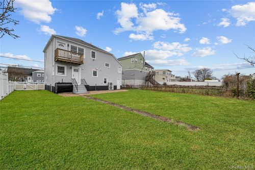 78 Layton St, Freeport, NY, 11520-6208 | Card Image