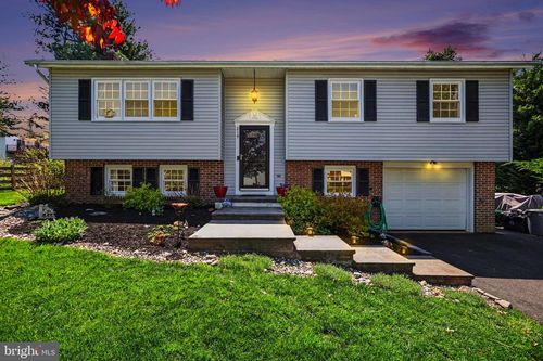 219 Maple Ave, QUARRYVILLE, PA, 17566-1319 | Card Image