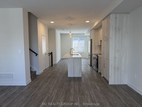 27 Agnes Lane, Richmond Hill, ON, L4B0J4 | Card Image