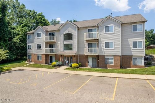 1452 Buckingham Gate Blvd, Cuyahoga Falls, OH, 44221-5516 | Card Image