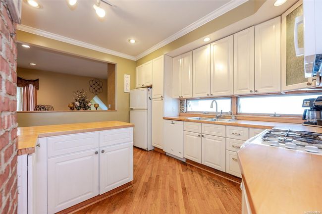 19 E Atlantic Ave, House other with 3 bedrooms, 1 bathrooms and null parking in Oceanside NY | Image 7
