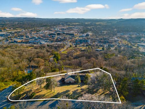 833 W Hillview Dr, Brentwood, TN, 37027-4213 | Card Image