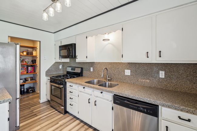 1720 6 Th Ave W, Townhouse with 3 bedrooms, 2 bathrooms and null parking in Shakopee MN | Image 9