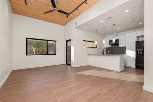 204-3515 Webberville Road, Austin, TX, 78702 | Card Image