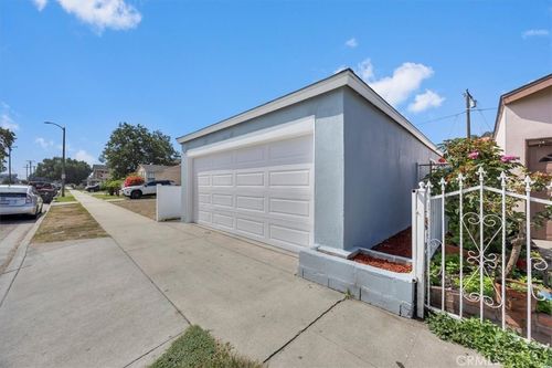 3537 Delta Ave, Long Beach, CA, 90810-2216 | Card Image