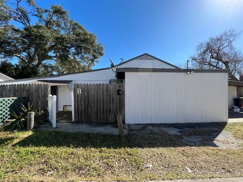 b-1272 Pecan St, Clute, TX, 77531-3817 | Card Image