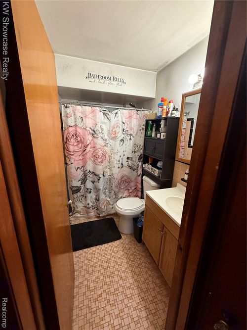 24287 Teppert Ave, Eastpointe, MI, 48021-1315 | Card Image