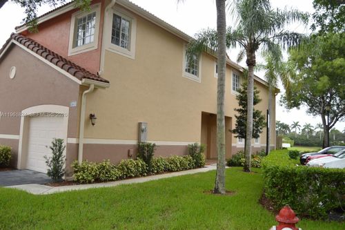 3844-3844 San Simeon Cir, Weston, FL, 33331-5054 | Card Image