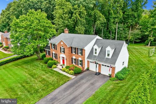 11556 Holly Briar Ln, GREAT FALLS, VA, 22066-1327 | Card Image