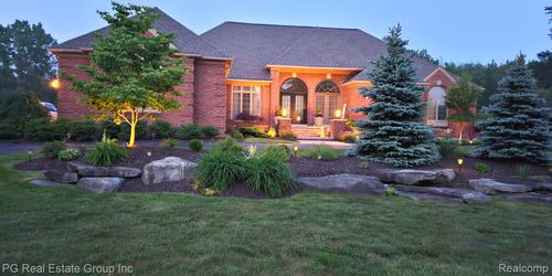 3571 Cedar Brook Dr, Rochester Hills, MI, 48309-4073 | Card Image
