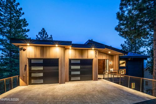 571 Dale Dr, Incline Village, NV, 89451-8302 | Card Image