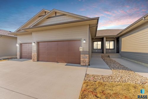 2033 S Sonoma Pl, Sioux Falls, SD, 57106-4988 | Card Image