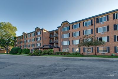 110 - 1106 S New Wilke Road, Condo with 2 bedrooms, 2 bathrooms and 2 parking in Arlington Heights IL | Image 1