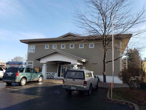 1212 Veterans Dr, Traverse City, MI, 49684-4726 | Card Image