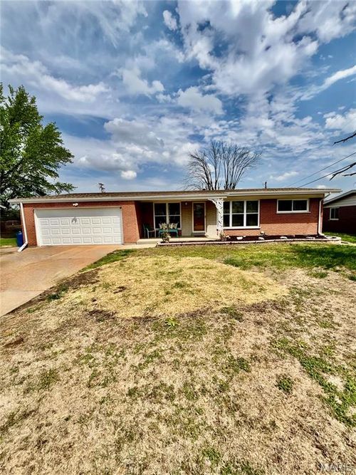 9824 Tullamoor Dr, Saint Louis, MO, 63136-3025 | Card Image