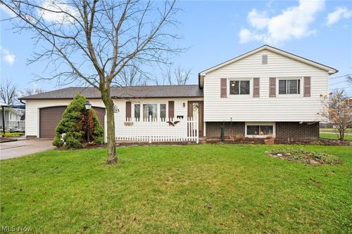 4401 Forest Hill Drive, Lorain, OH, 44053 | Card Image