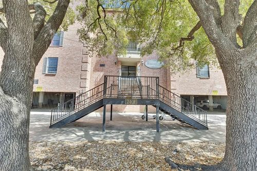 apt-110-2401 Leon St, Austin, TX, 78705-4634 | Card Image