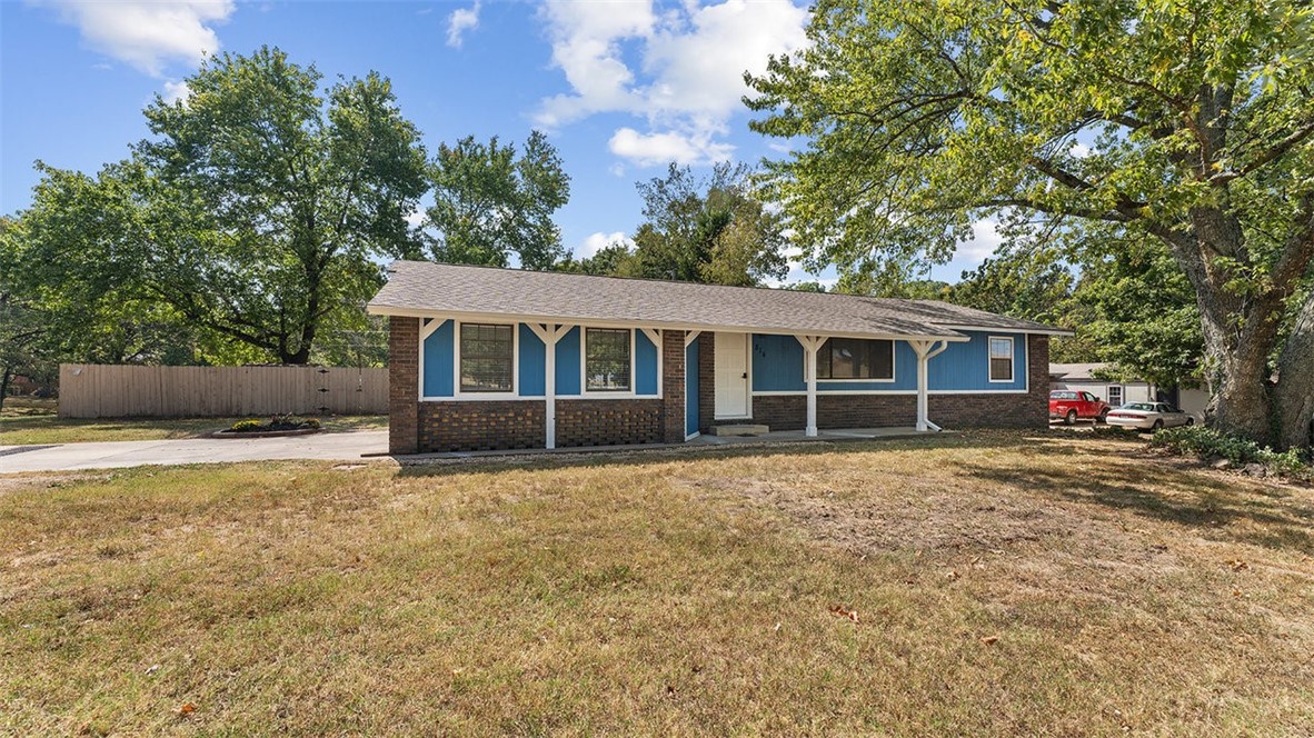 Raines Rd, Siloam Springs, AR 72761