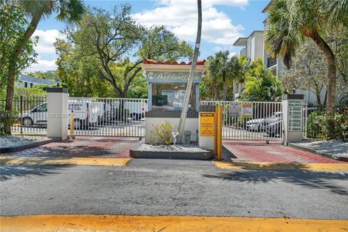 apt-f104-6904 N Kendall Dr, Pinecrest, FL, 33156-1547 | Card Image
