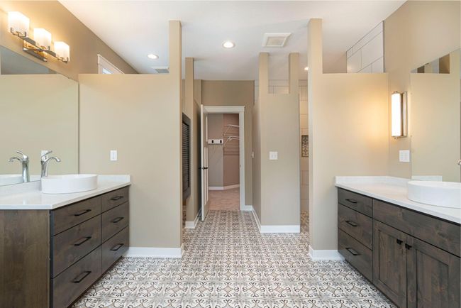 Master Bathroom | Image 19