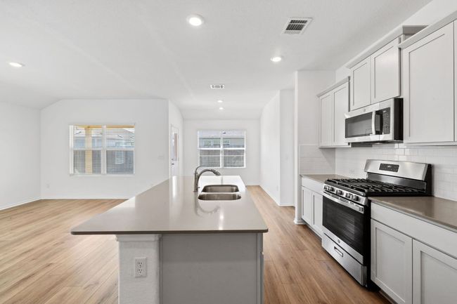 215 Silver Springs Bnd, House other with 3 bedrooms, 2 bathrooms and 2 parking in Kyle TX | Image 4