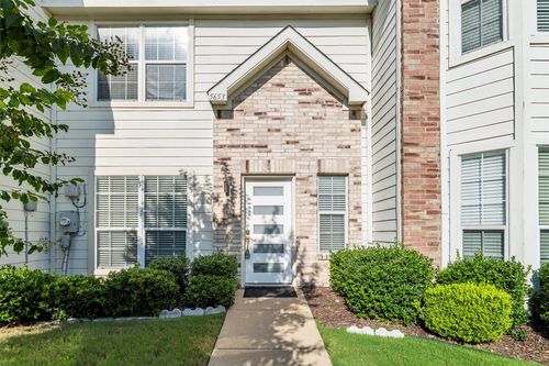 5653 Giddyup Ln, Fort Worth, TX, 76179-7352 | Card Image