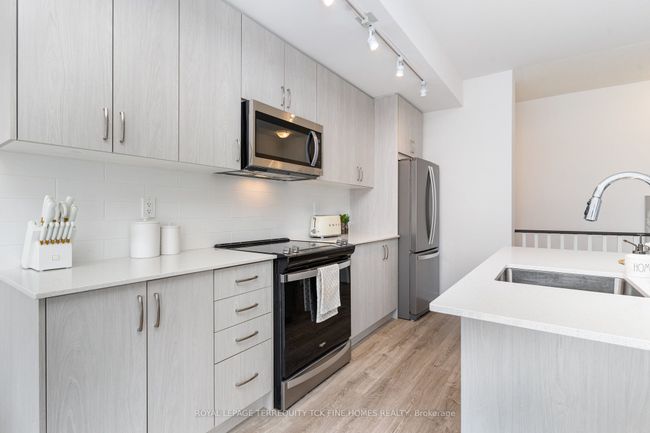 61 Kenneth Kirby Lane, House attached with 2 bedrooms, 3 bathrooms and 3 parking in Stouffville ON | Image 16