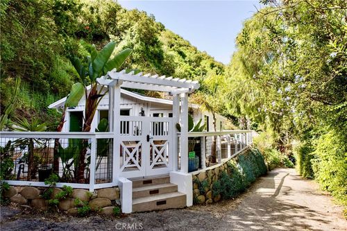 275 Woodland Dr, Laguna Beach, CA, 92651-1877 | Card Image