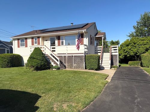 15 Casey Dr, Middletown, RI, 02842-6224 | Card Image