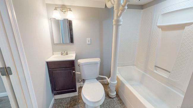8 Batt St, House other with 5 bedrooms, 2 bathrooms and null parking in Middletown CT | Image 24