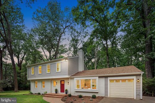 2402 Beekay Ct, VIENNA, VA, 22181-3001 | Card Image