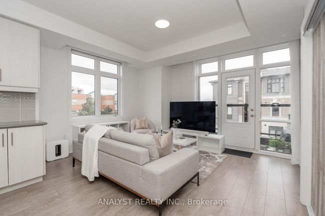 107 - 20 Halliford Pl, Condo with 2 bedrooms, 2 bathrooms and 1 parking in Brampton ON | Image 8