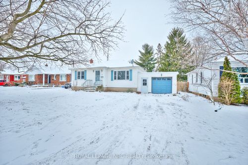 17 Lora Street, St Catharines, ON, L2N3S4 | Card Image